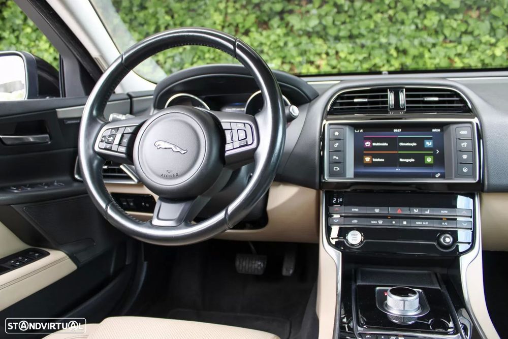 Jaguar XE 2.0 D Prestige Aut. - 16