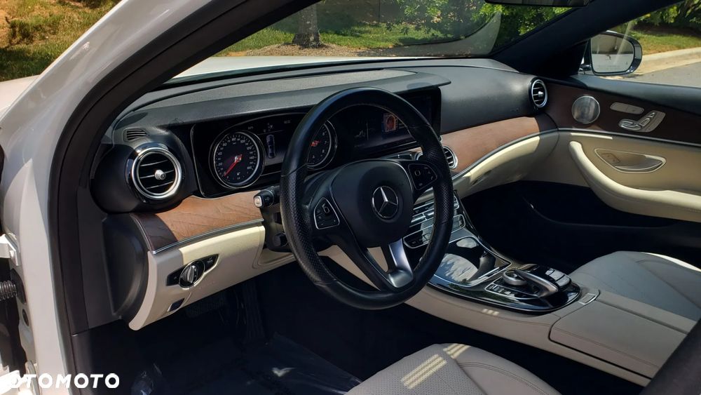 Mercedes-Benz Klasa E 300 9G-TRONIC - 9