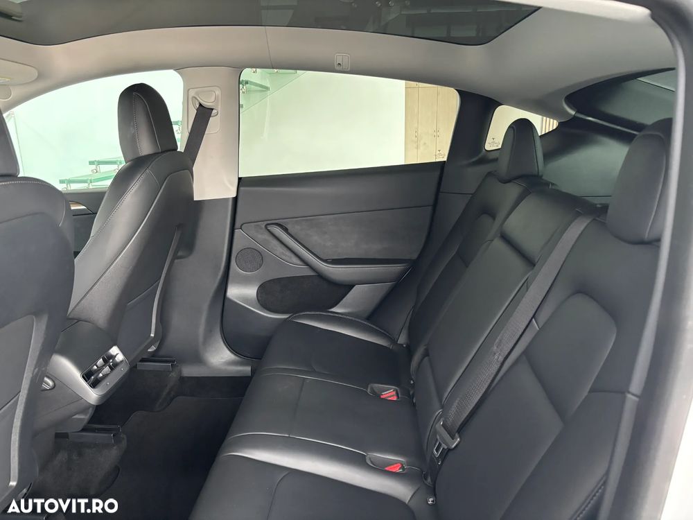 Tesla Model Y Long Range Dual Motor AWD - 17