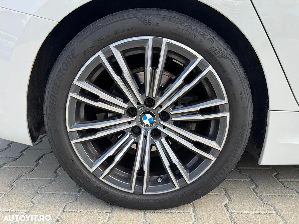 BMW Seria 3 318d Touring Aut. M Sport - 24