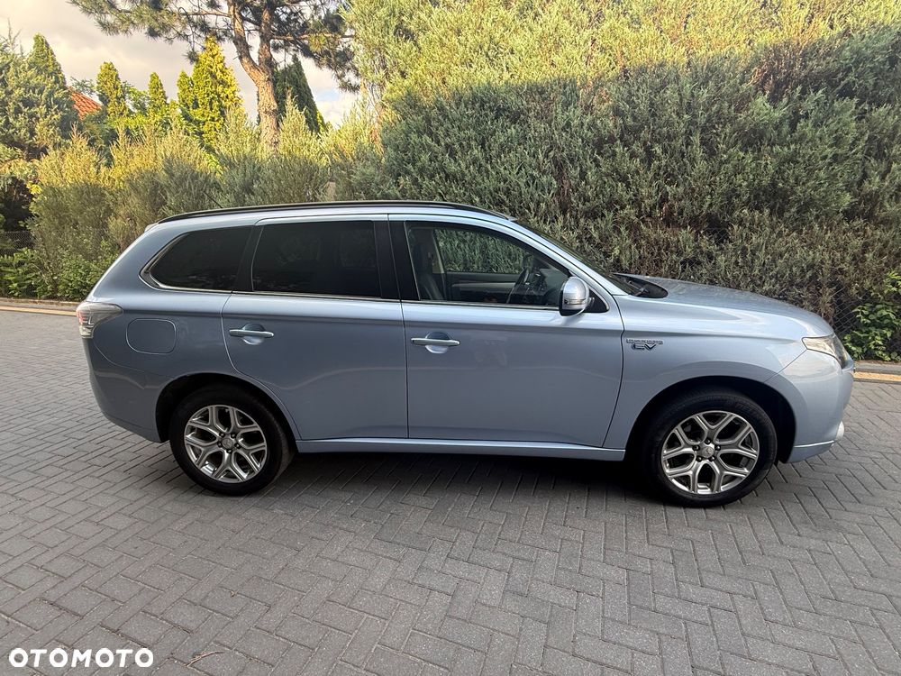 Mitsubishi Outlander 2.0 4WD Top - 18