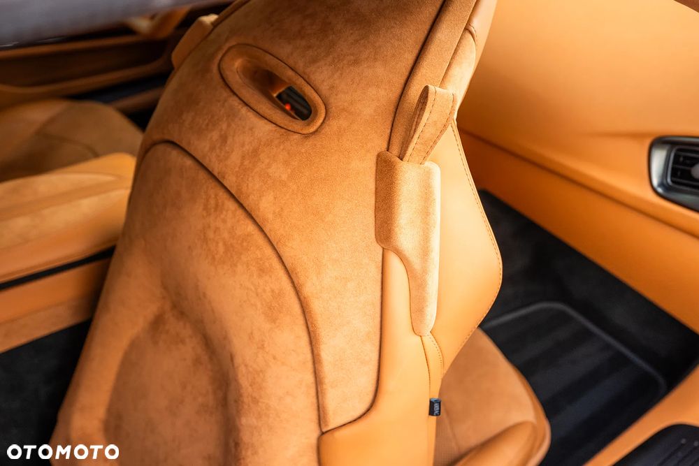 Aston Martin DBS - 23