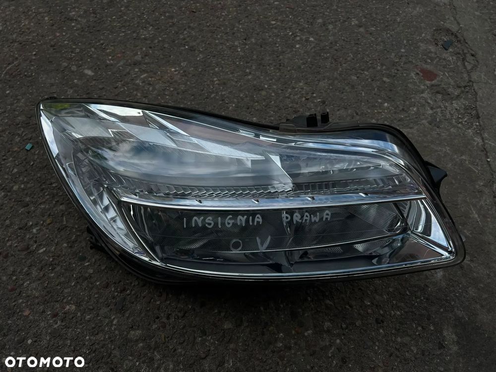 Prawa przednia lampa Opel Insignia - 1