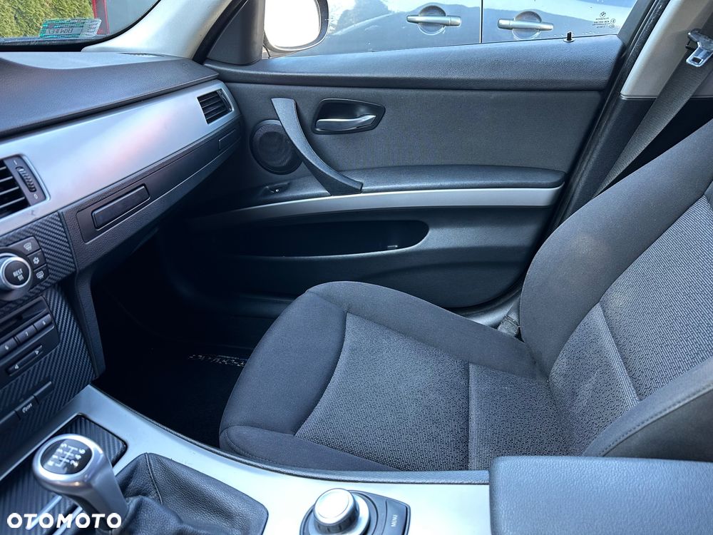 BMW Seria 3 318d DPF - 11