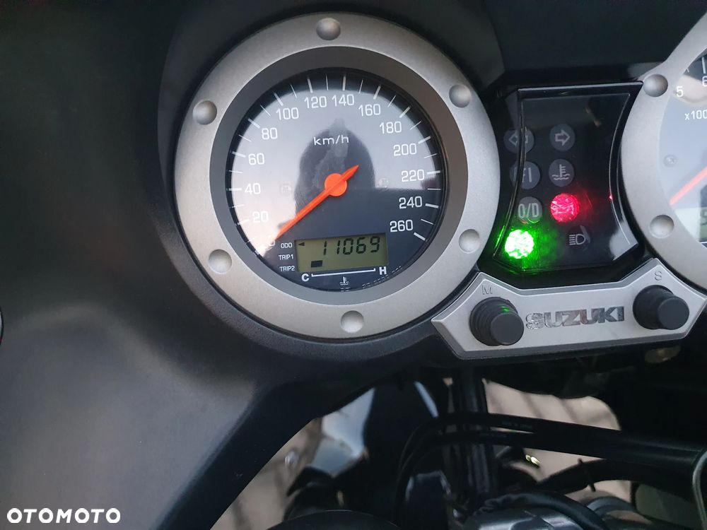 Suzuki V-STROM - 8