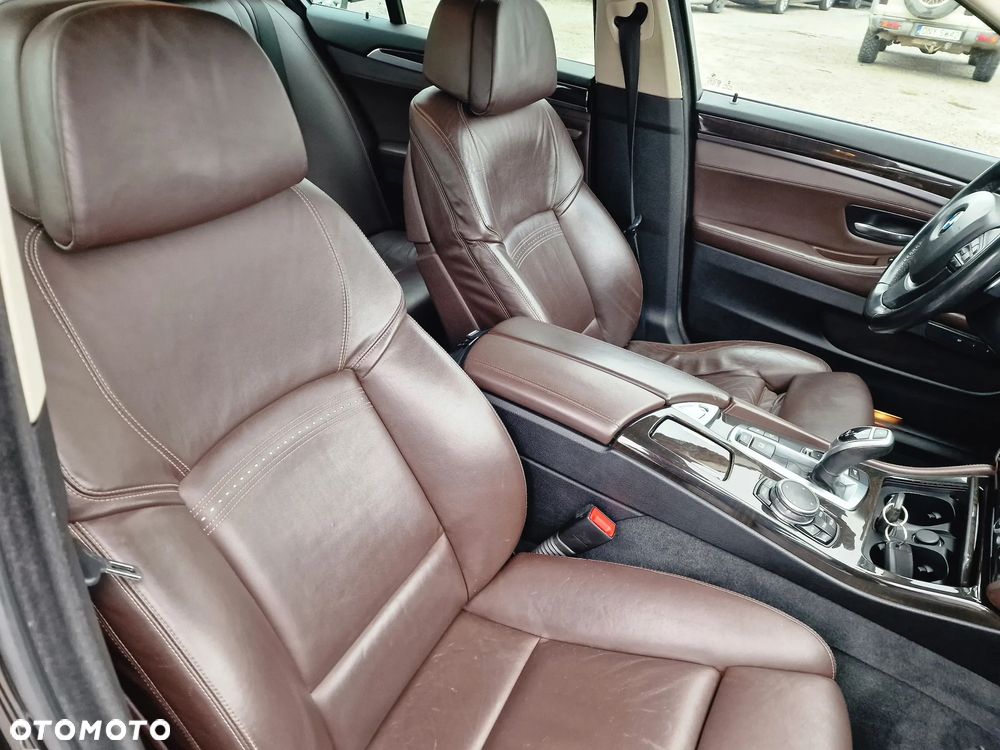 BMW Seria 5 530d xDrive Sport-Aut Luxury Line - 29