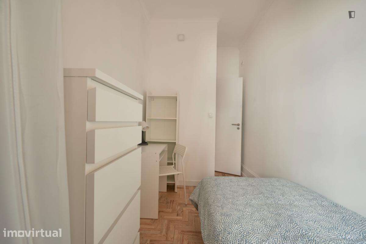 Quarto - localizado em Marquês de Pombal Lisbon - Grande imagem: 5/13