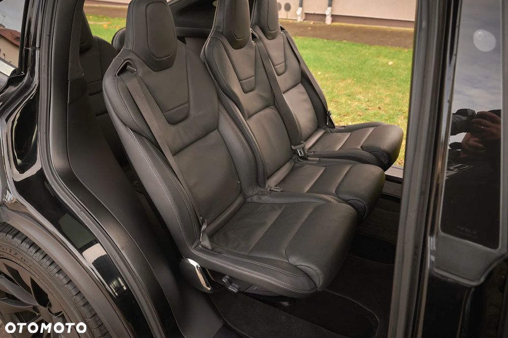 Tesla Model X 90 D - 27