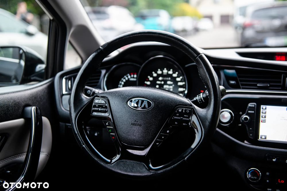 Kia Ceed 1.6 GDI ISG Platinum Edition - 32