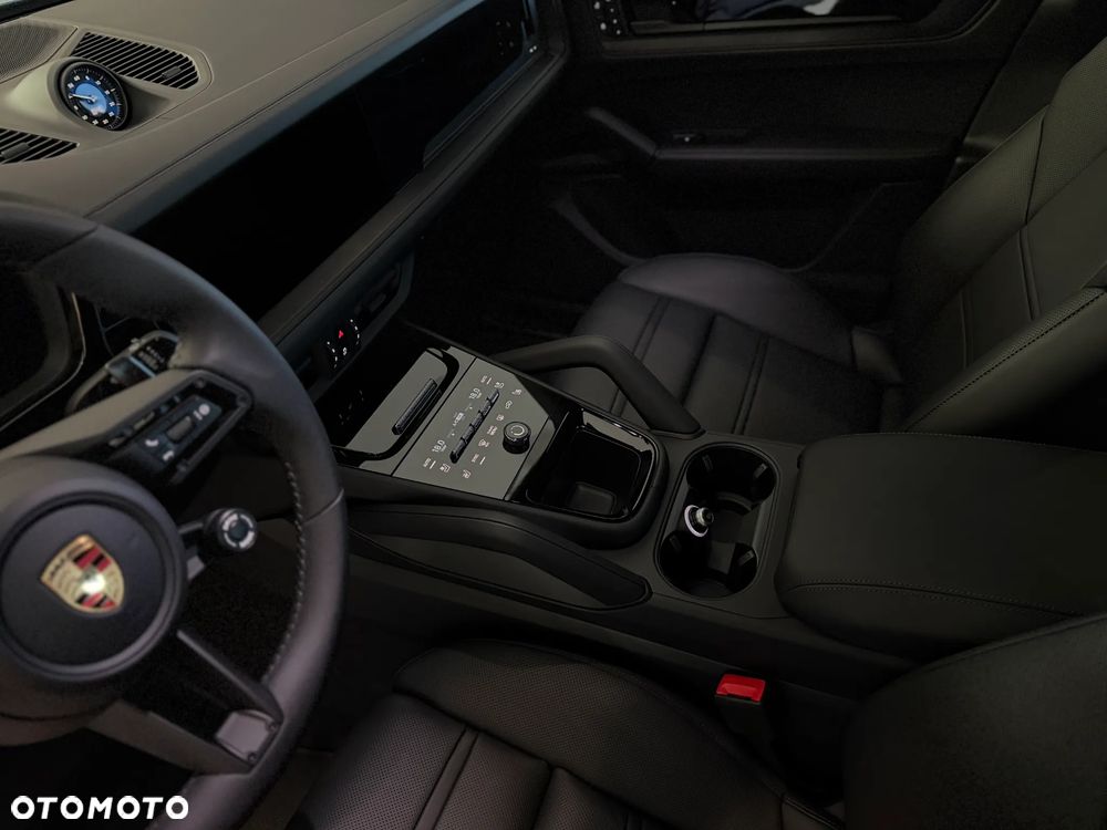 Porsche Cayenne E-Hybrid PHEV Black Edition - 26