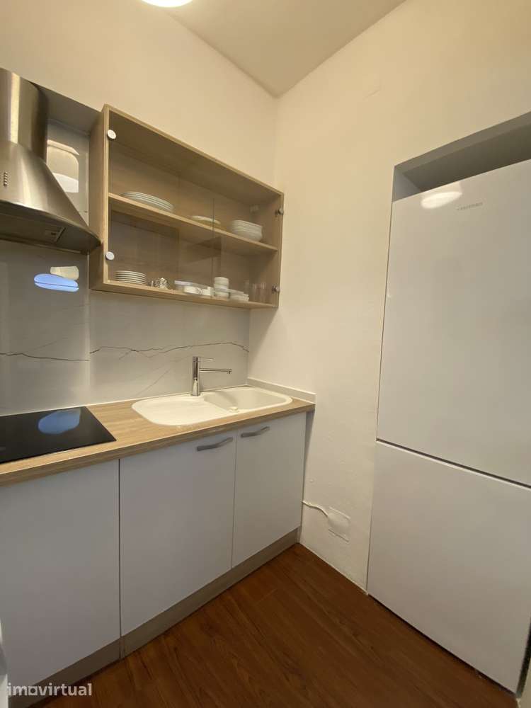 Apartamento T1 com elevador e varanda junto à Graça - Grande imagem: 4/12