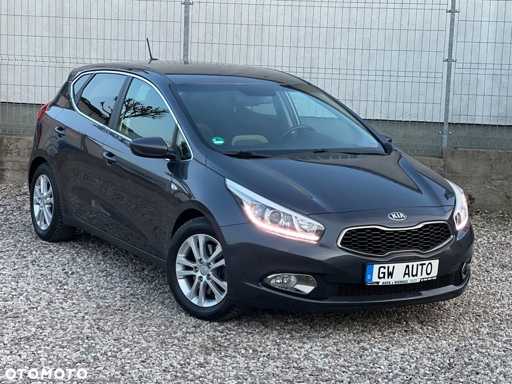 Kia Ceed 1.4 CVVT Dream Team Edition - 1