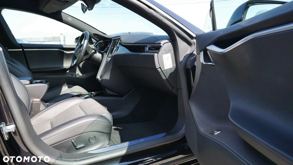 Tesla Model S - 23