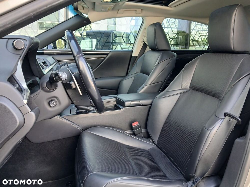 Lexus ES - 7