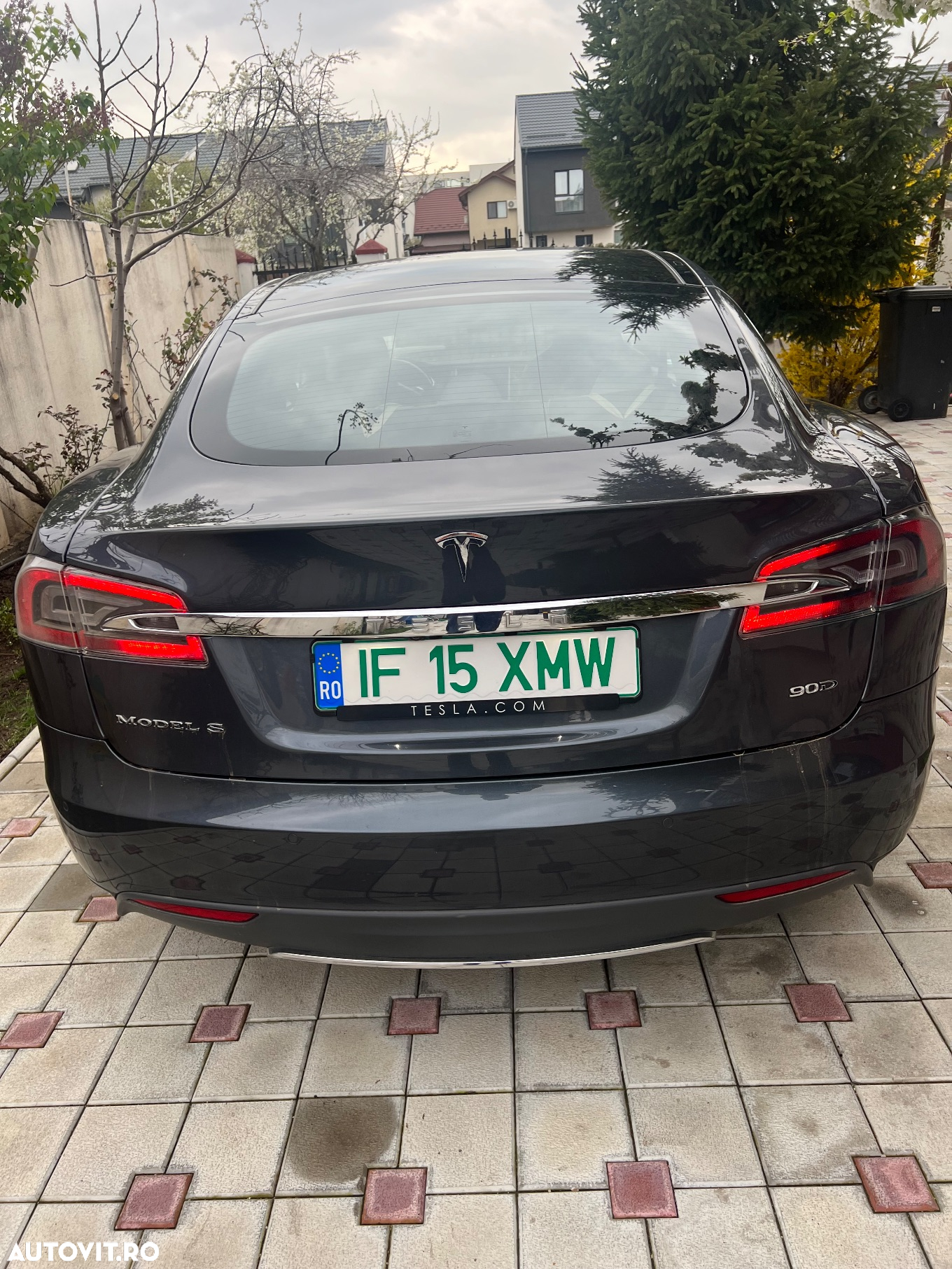 Tesla Model S - 4