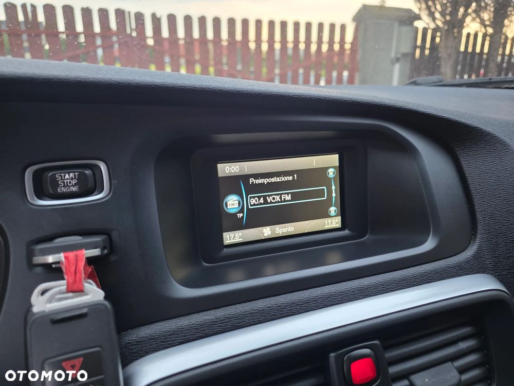 Volvo V40 D2 R Design - 24