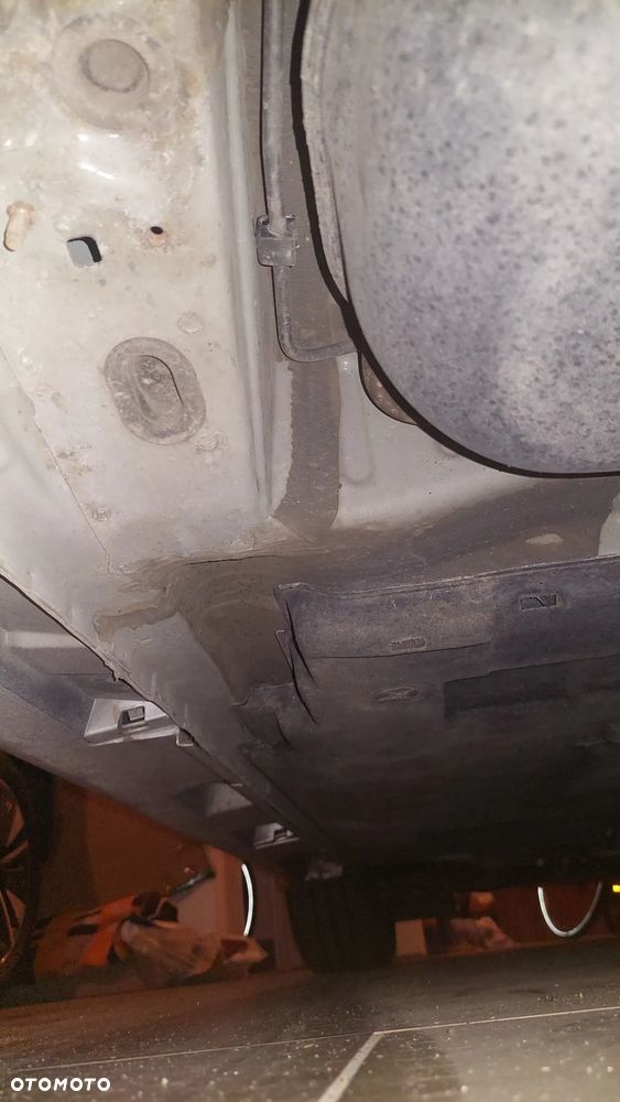 Toyota Avensis 1.8 Premium - 23