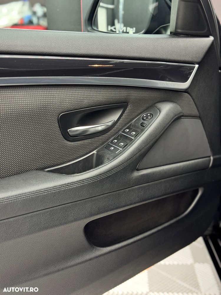 BMW Seria 5 525d xDrive AT - 11