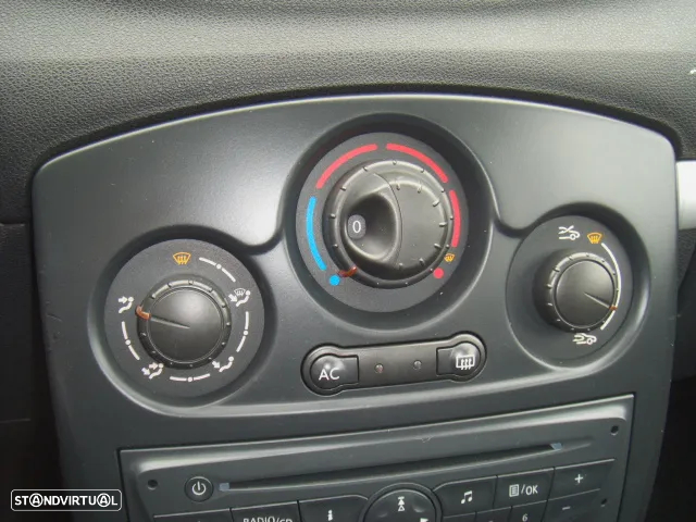 Renault Clio 1.2 16V Dynamique Luxe - 17
