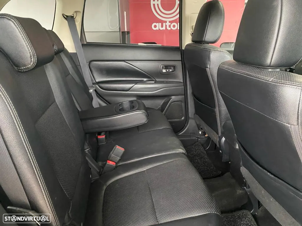 Mitsubishi Outlander 2.2 DI-D Intense - 12