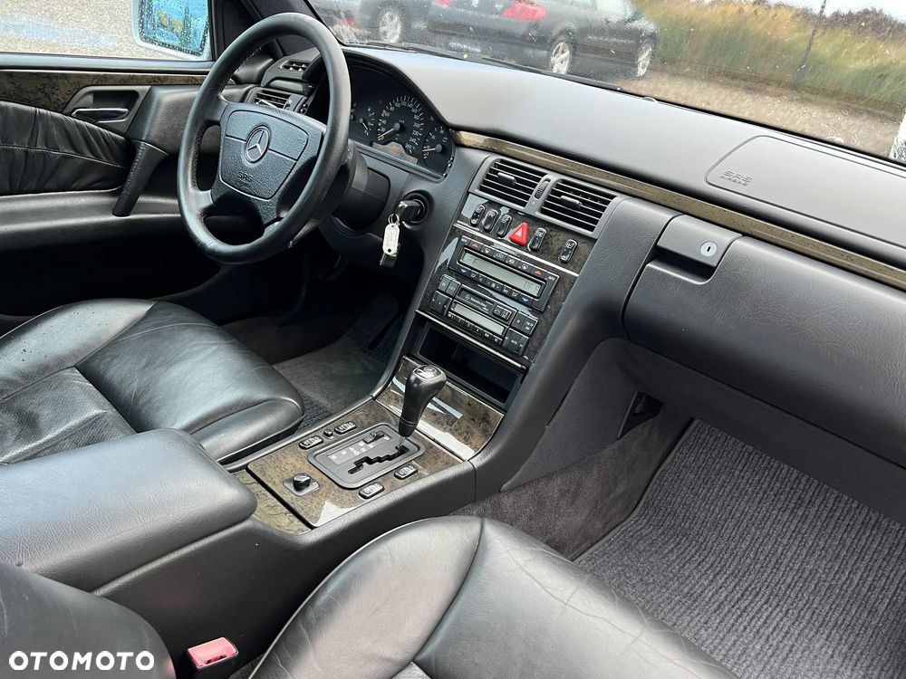 Mercedes-Benz Klasa E 320 Avantgarde - 31