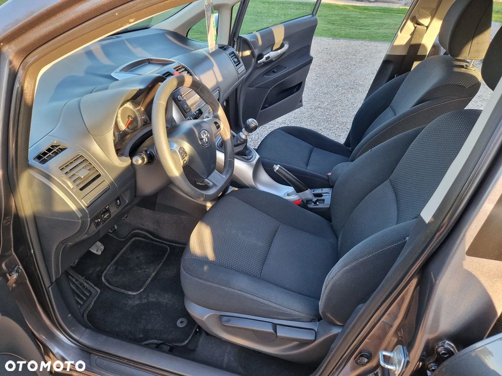 Toyota Auris - 12