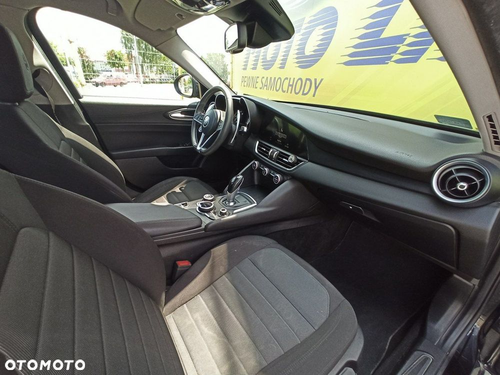 Alfa Romeo Giulia - 11