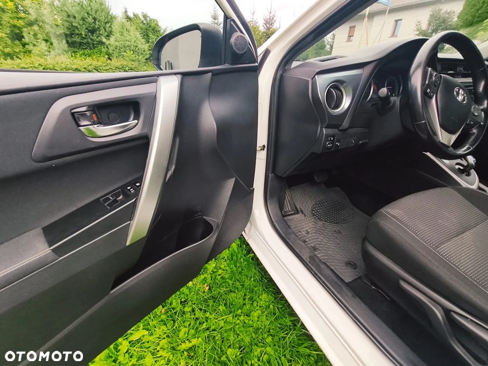 Toyota Auris 1.8 HSD Sol - 2