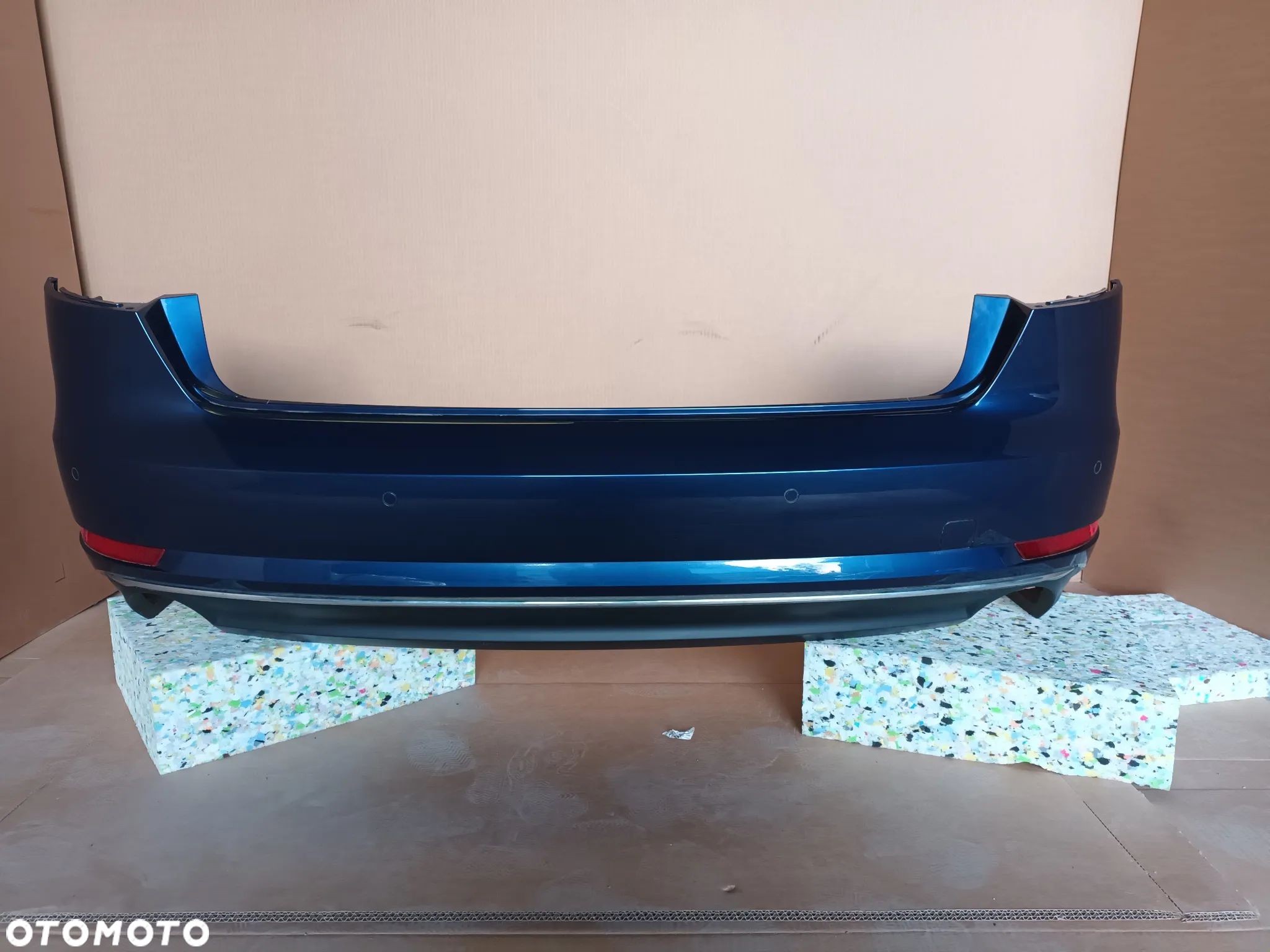 Audi sedan A4 B9 8W kompletny zderzak tył czujniki kolor LX5Q 2016 72km - 1