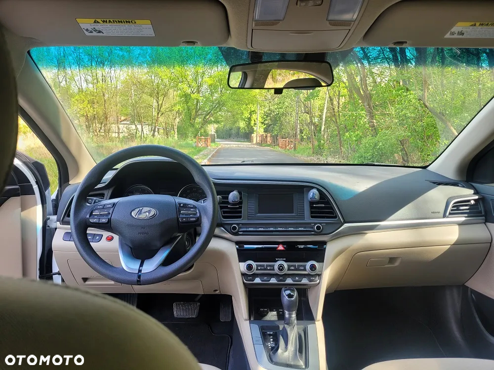 Hyundai Elantra - 9