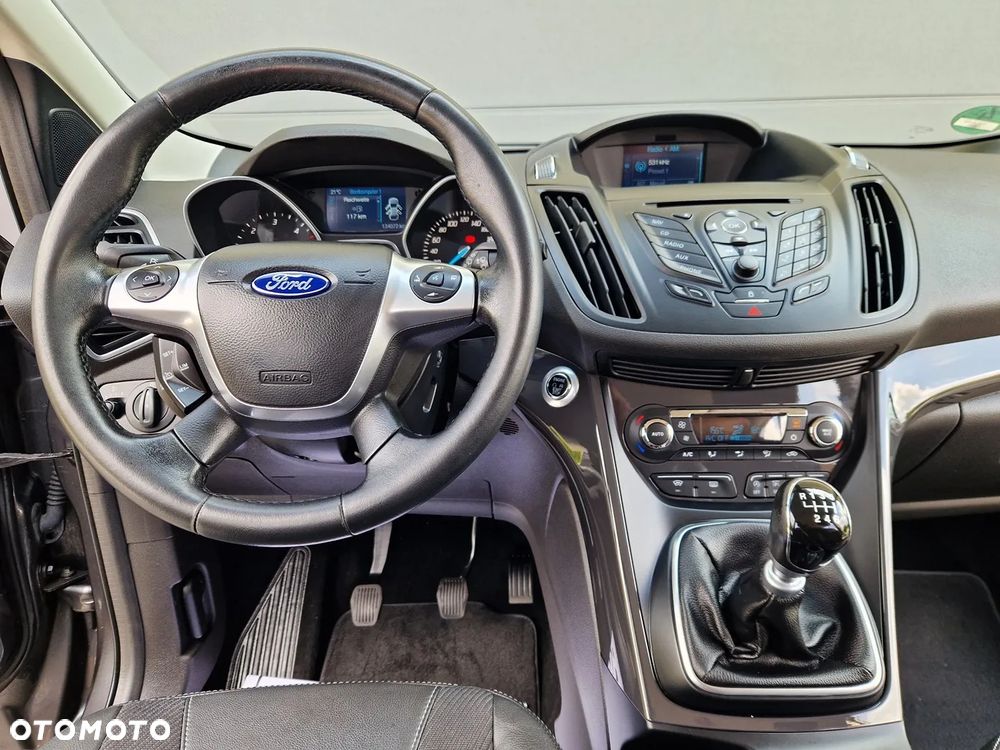 Ford Kuga 2.0 TDCi 2x4 Titanium - 16