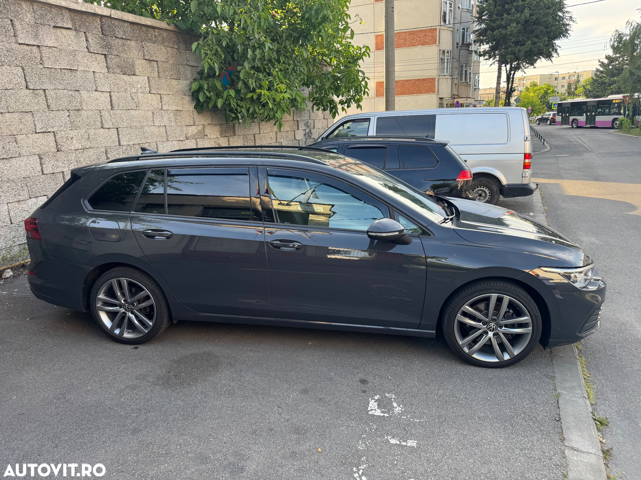 Volkswagen Golf 2.0 TDI DSG Comfortline - 3