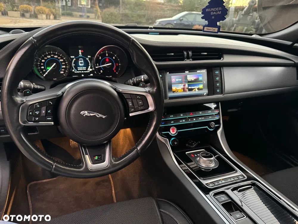 Jaguar XF - 32