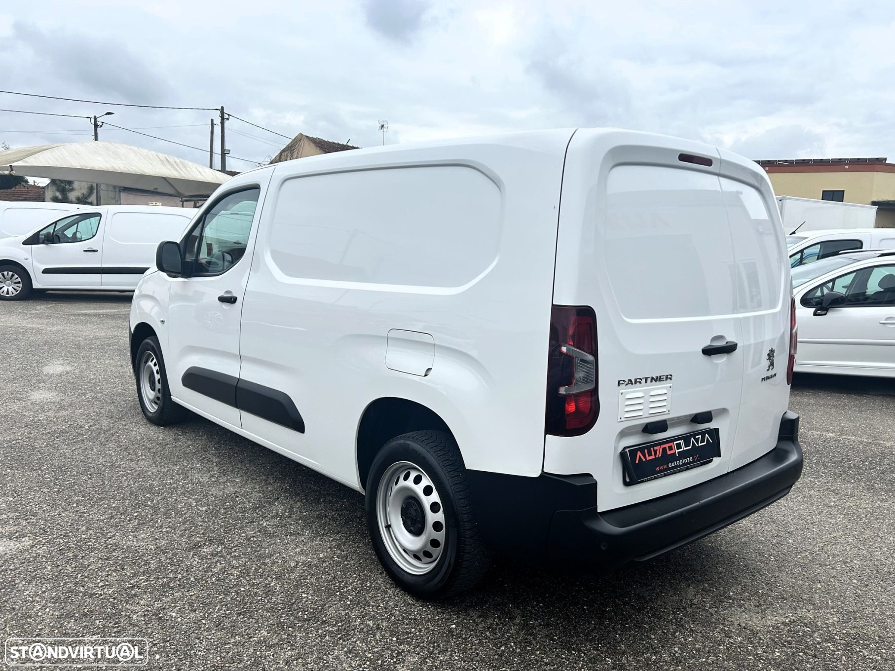 Peugeot Partner 1.5 BlueHDi Asphalt Longa - 8