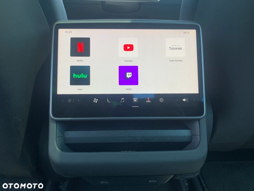 Tesla Model 3 AWD - 23
