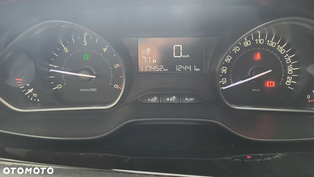 Peugeot 208 BlueHDi 100 Allure - 11