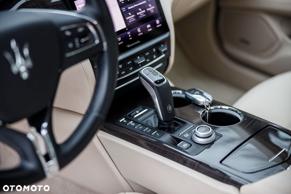 Maserati Quattroporte GranLusso S - 28