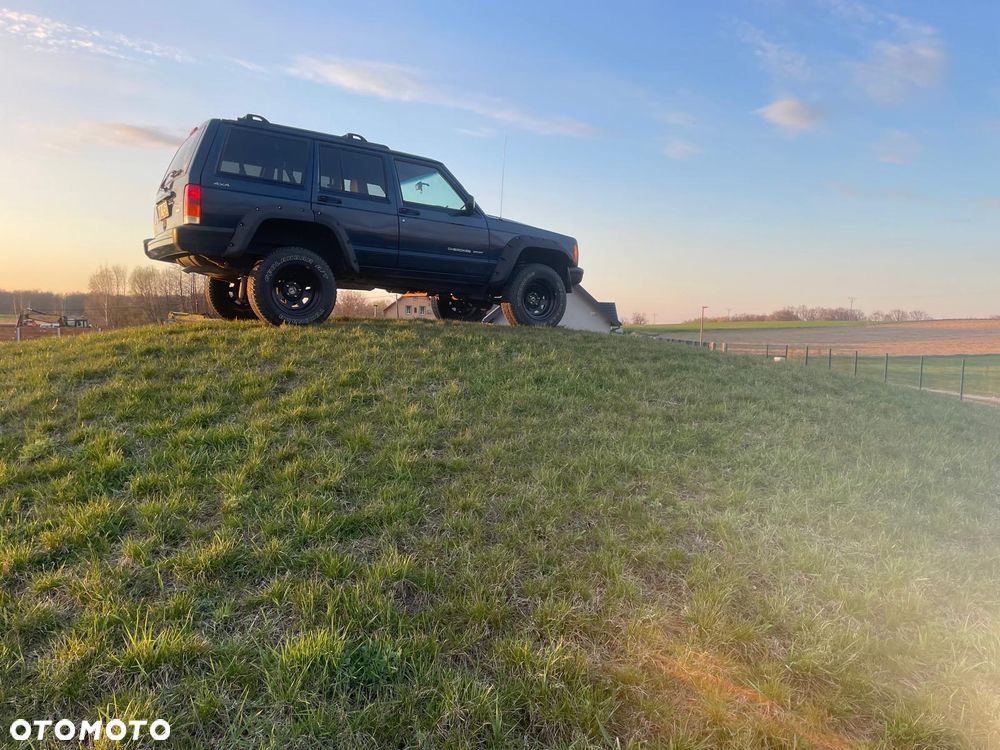 Jeep Cherokee - 11