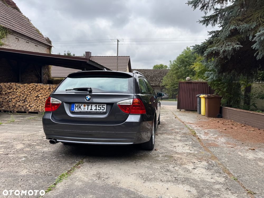 BMW Seria 3 318i Touring - 8