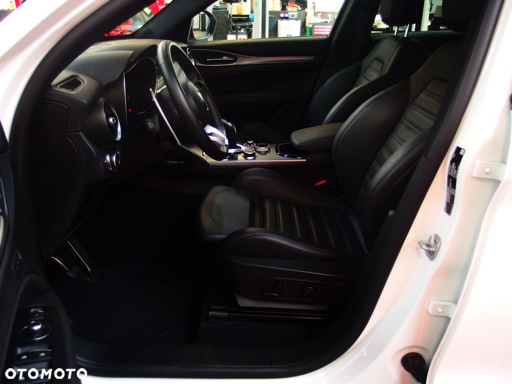 Alfa Romeo Stelvio 2.0 Turbo Veloce Q4 - 11