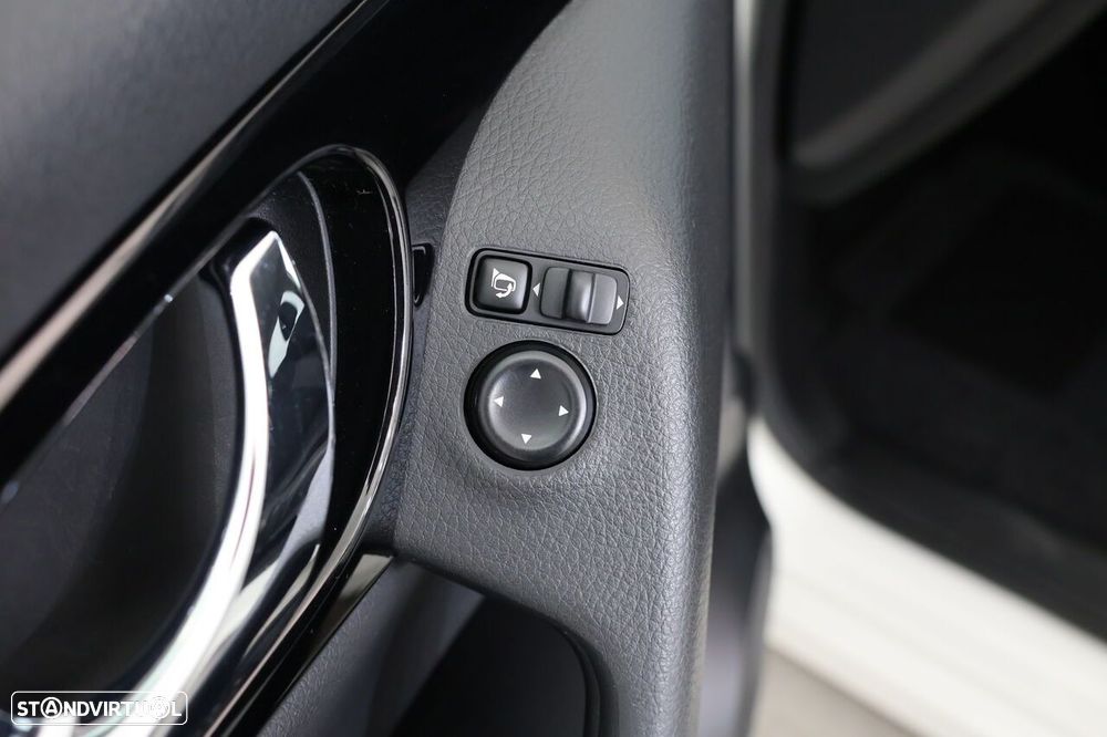 Nissan Qashqai 1.5 dCi N-Connecta - 16