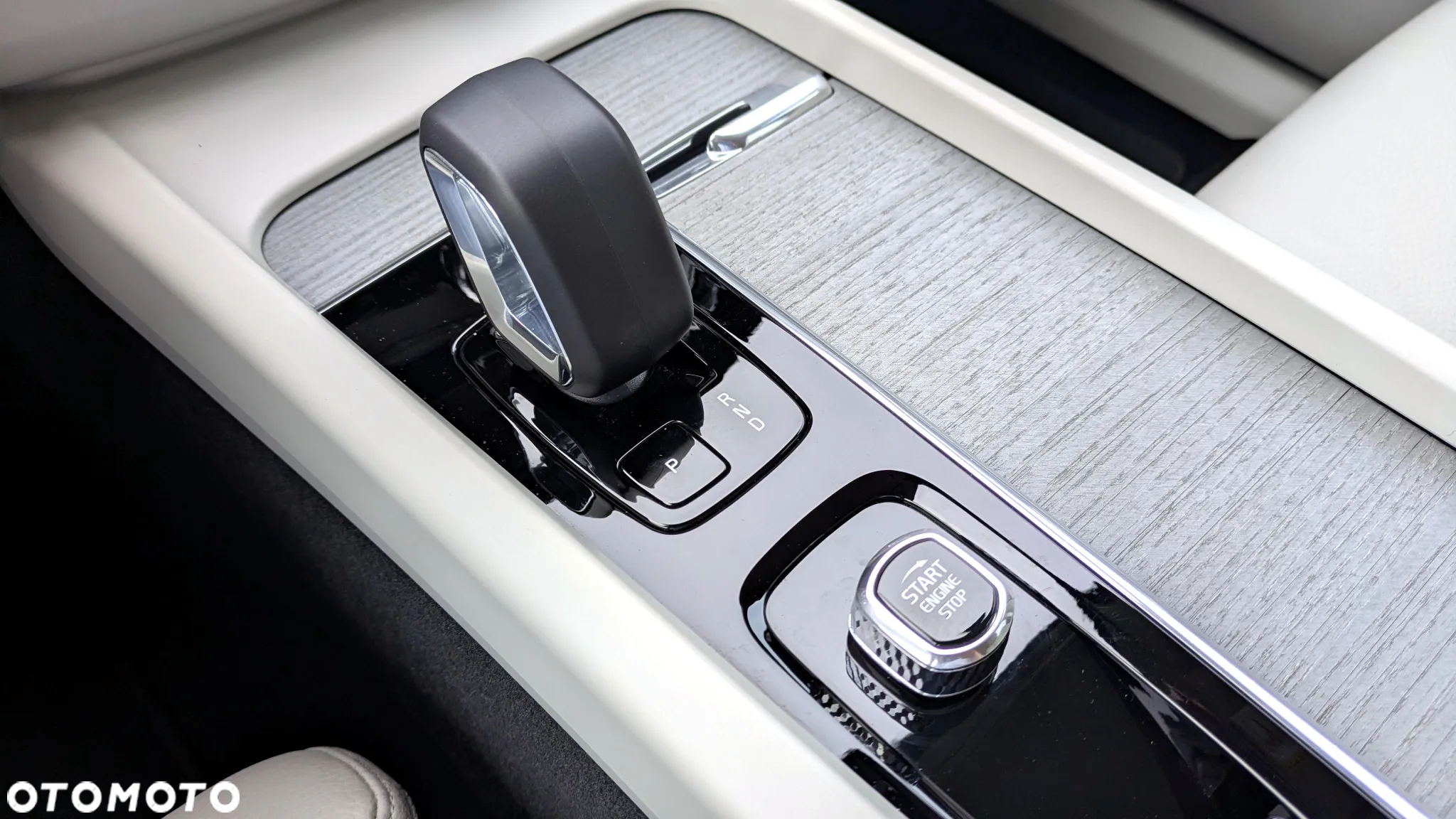 Volvo XC 60 D4 SCR AWD R-Design - 21