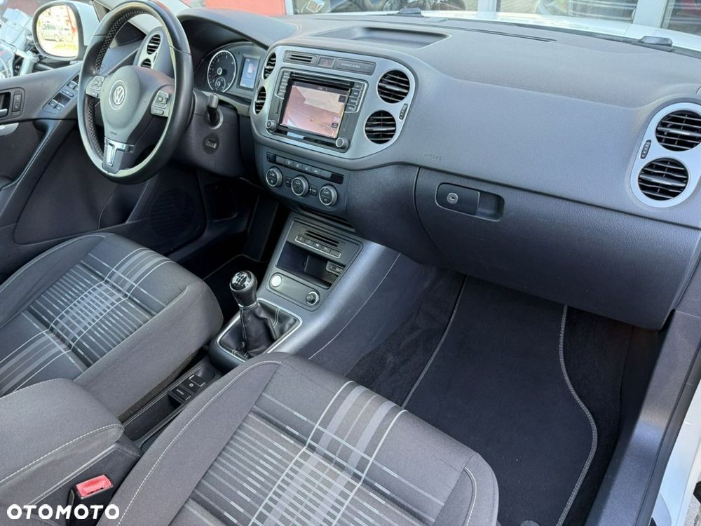 Volkswagen Tiguan 2.0 TDI DPF BlueMotion Technology Lounge Sport & Style - 14