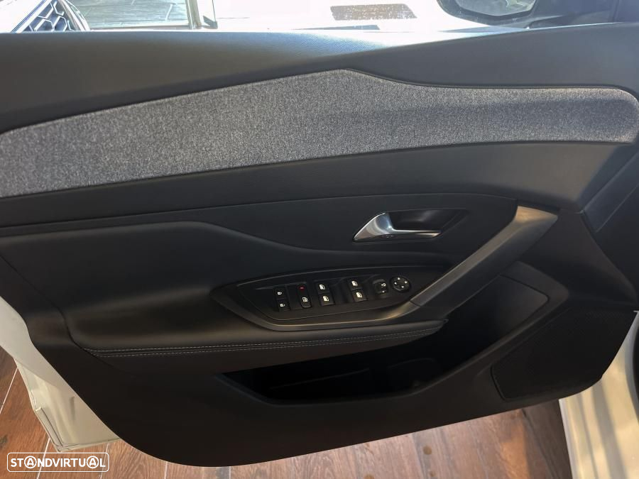 Peugeot 308 1.2 PureTech Allure EAT8 - 24