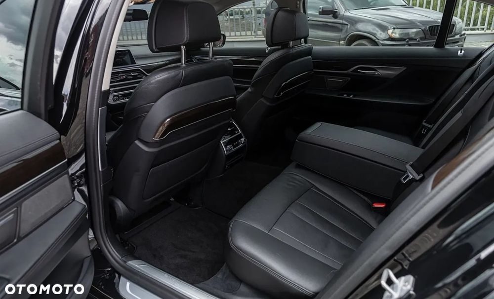 BMW Seria 7 740Li xDrive - 12