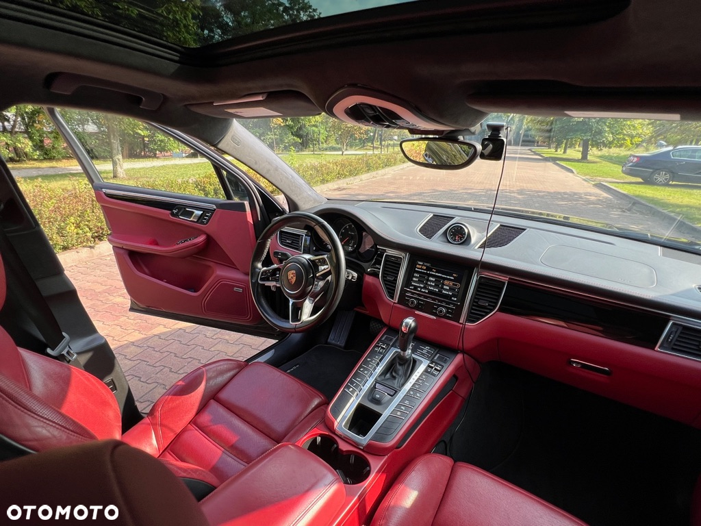 Porsche Macan Turbo - 34