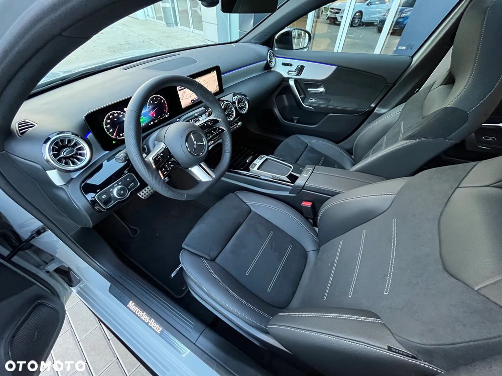 Mercedes-Benz Klasa A 220 4-Matic AMG Line 8G-DCT - 17