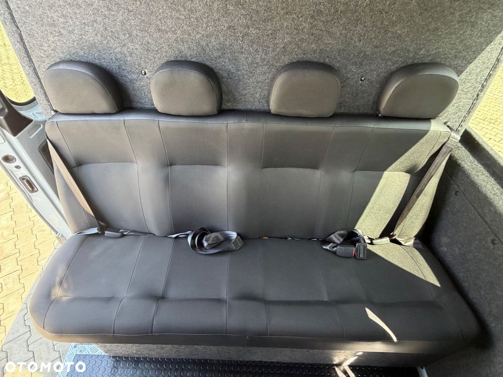 Mercedes-Benz Sprinter - 25
