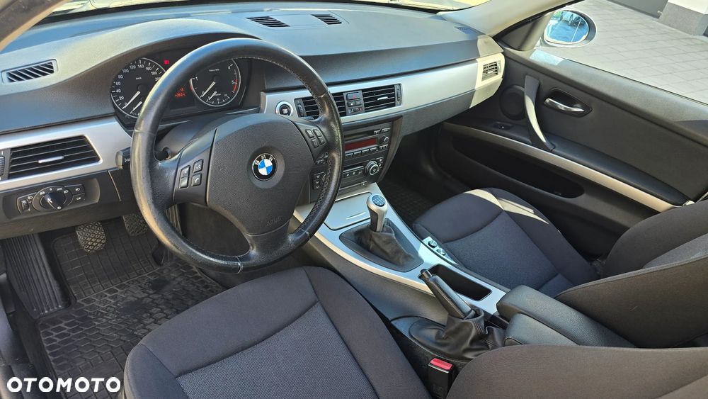 BMW Seria 3 320d - 22