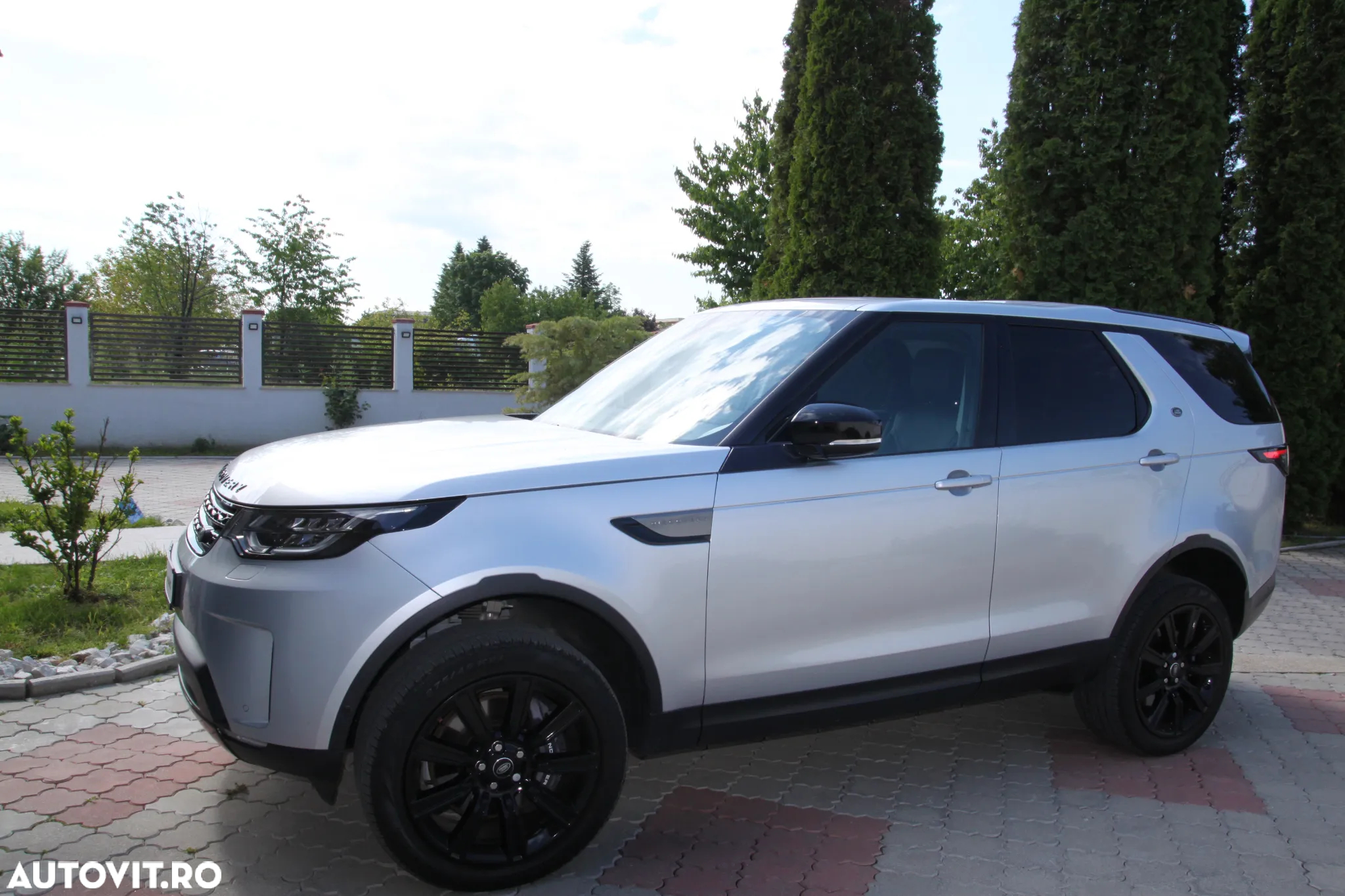 Land Rover Discovery 3.0 L SD6 Landmark Edition - 29